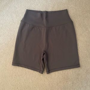 P’tula XL Cassey 6” Short - Smoke